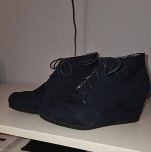 Hot Tomato Dark Blue Wedge Ankle Boots